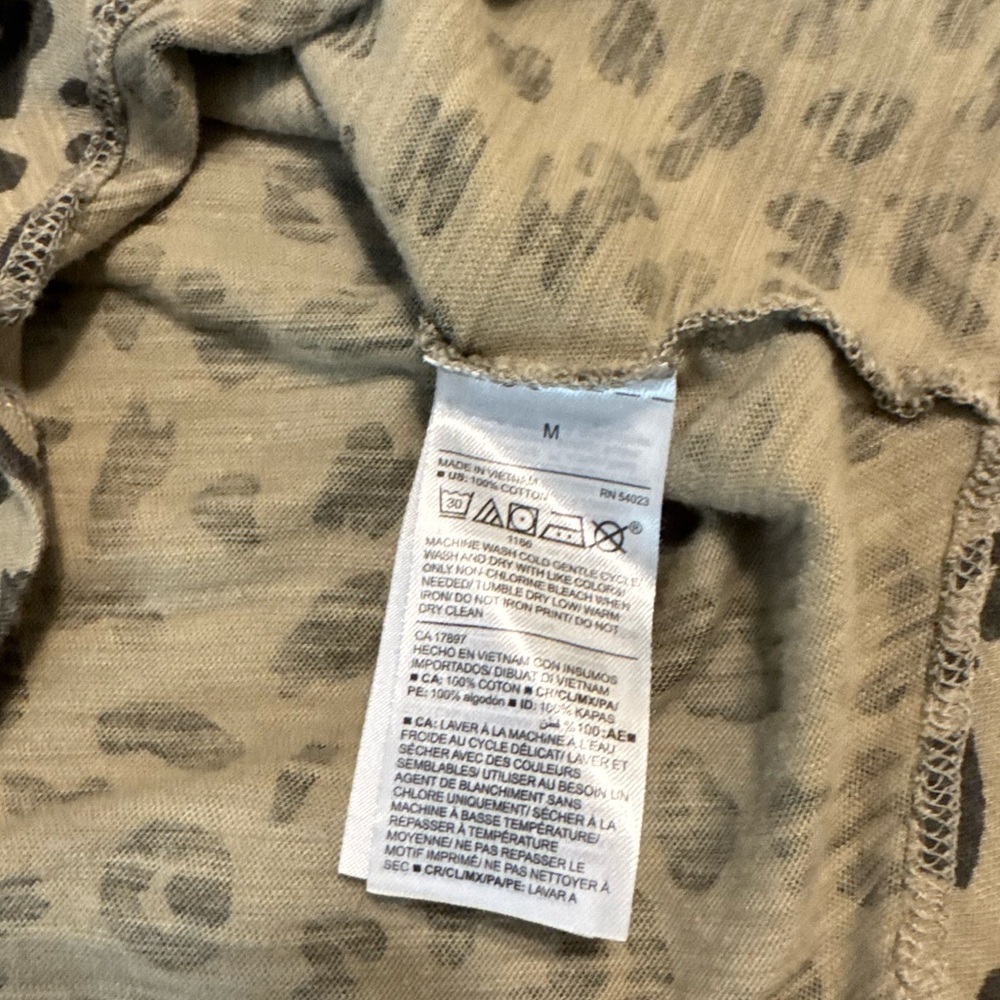 Old Navy EveryWear Crew-Neck Leapard Printed T-Shirt - Picture 3 of 6